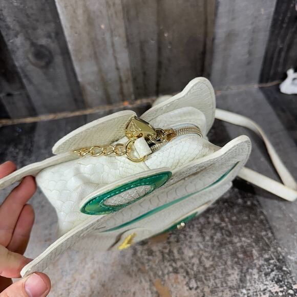 Betsey Johnson XOX KITSCH FISHY Crossbody Angel - Picture 11 of 13